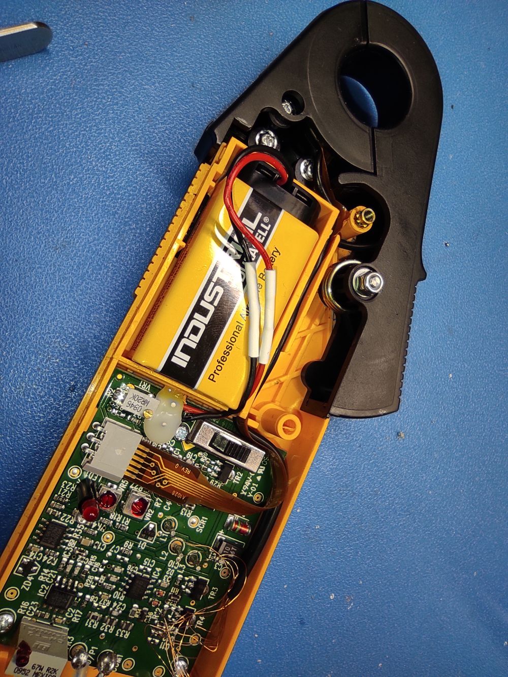 Fluke i30 AC/DC current clamp teardown and repair